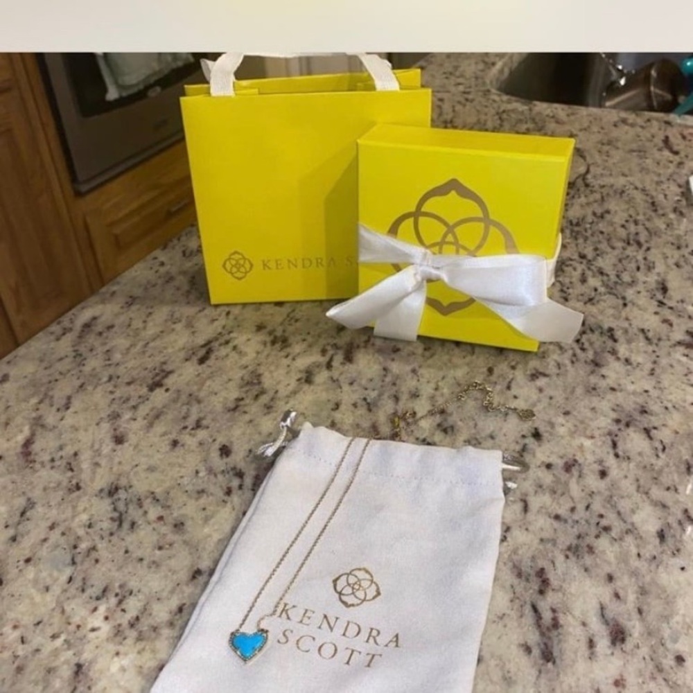 Kendra Scott heart necklace